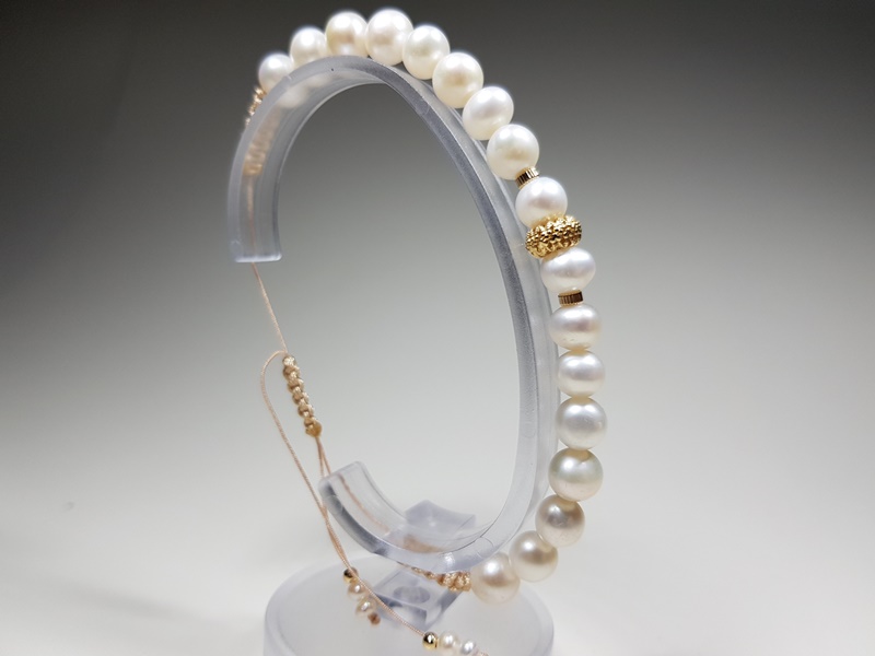 handmade bracelet with natural pearls and gold 14k lavriostone
